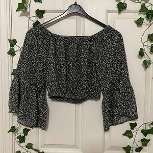 Open back puffy sleeved floral pattern crop top